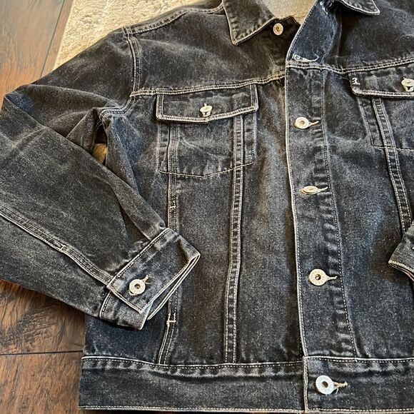 VTG
Guess Mens Faded Washed Black Denim Button Up 4 Pocket Trucker Jacket size M - Picture 4 of 10